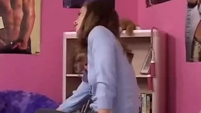 Little April'in Amatör Porno ve Mastürbasyon Gösterisi