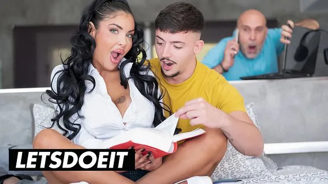 Yeri Blue ve Niky Bimbodoll'un Evde Üstüne Binme Seks