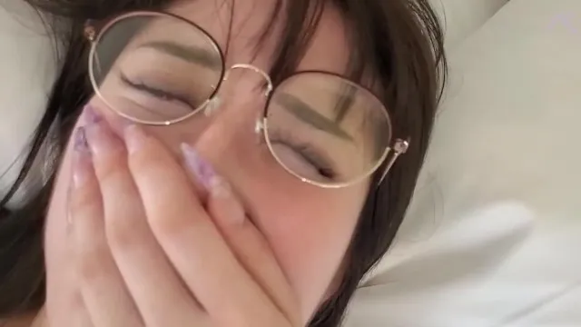 Olgun Japon kızın meni boşaltma ve sakso deneyimi Sikiş Sahnesi